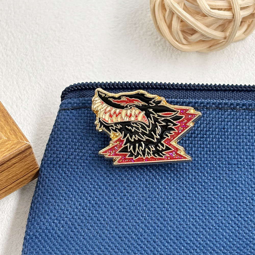 Fanged Wolf Metal Brooch, Dark - Vintage Collectible Clothing reseña y precio