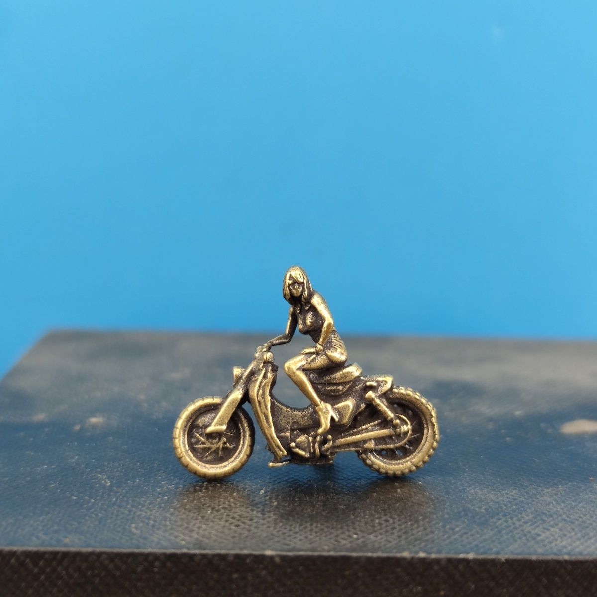 ​​2.4cm Brass Vintage Scooter  - Vintage Collectible And Vintage Dolls reseña y precio