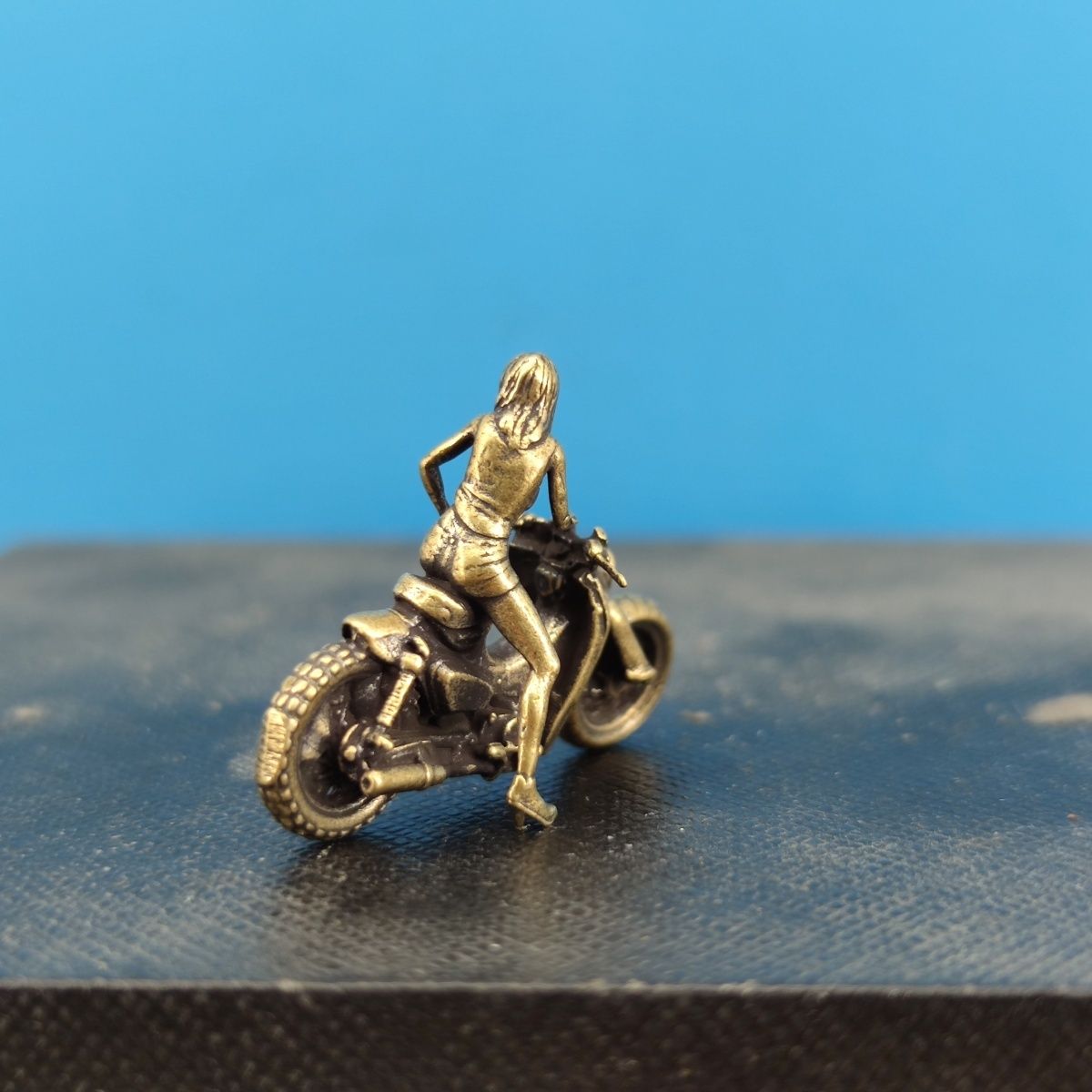​​2.4cm Brass Vintage Scooter  - Vintage Collectible And Vintage Dolls reseña y precio