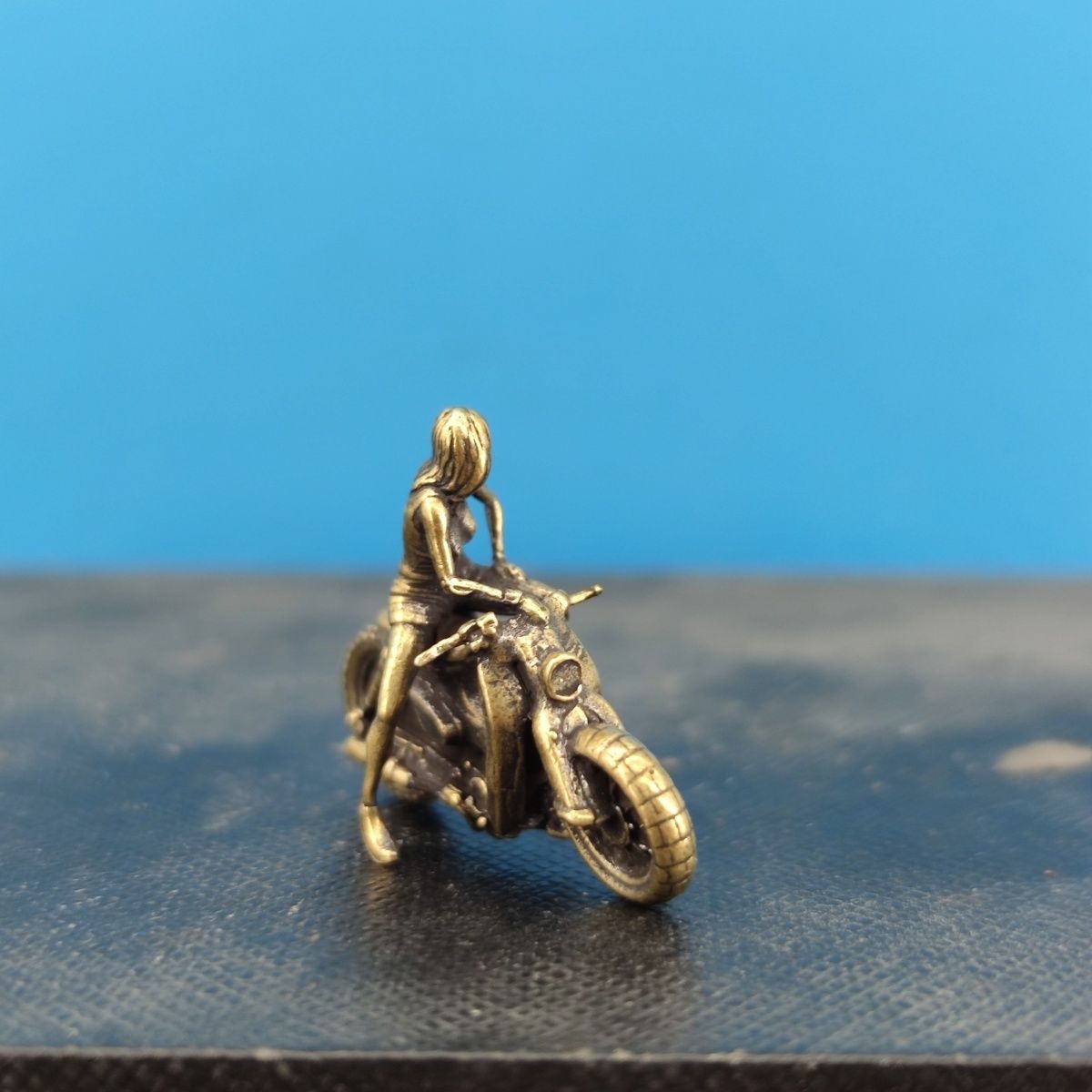 ​​2.4cm Brass Vintage Scooter  - Vintage Collectible And Vintage Dolls reseña y precio